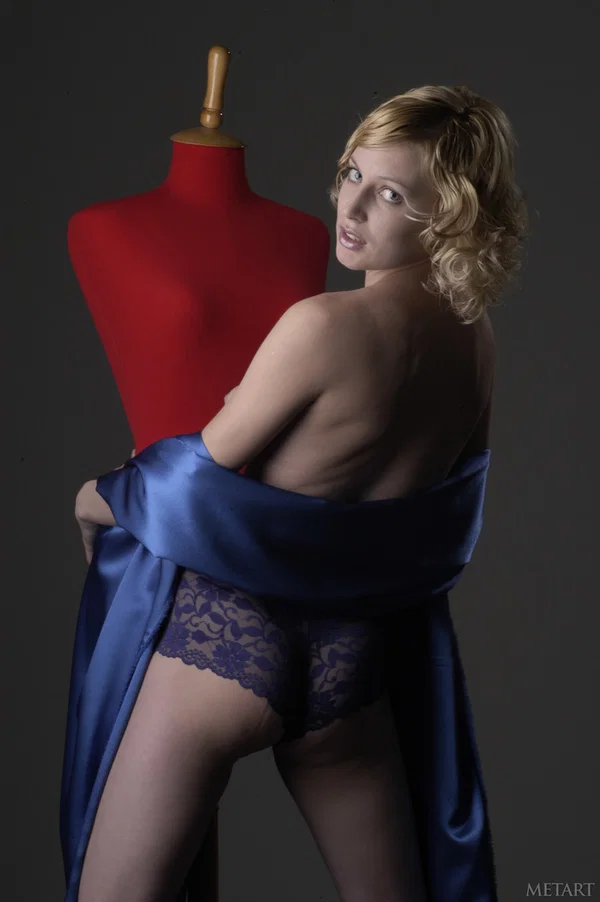 Met Art starring Narkiss XXX Pics  - Glamour, Teen, Perfect, Babe, Model, Blonde, Short Hair, Solo, Big Tits, Feet  - Photo 5