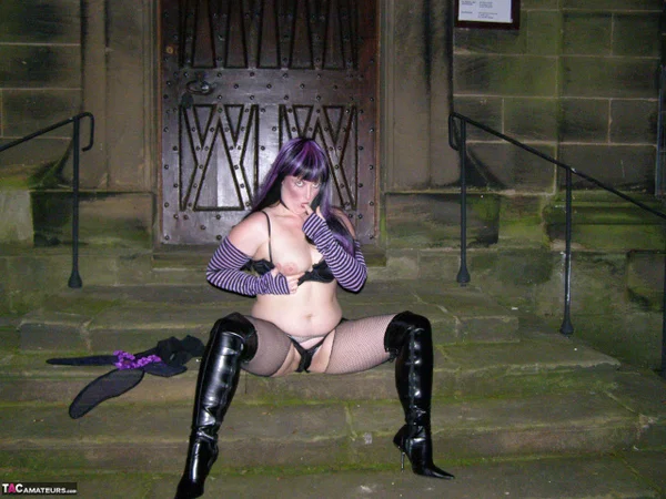 Thick chick Samantha exposes herself at night in black over the knee boots  - Cosplay, Latex, Boots, Chubby, Pantyhose, MILF, Curvy, Thick, BBW, Shorts  - Photo 8