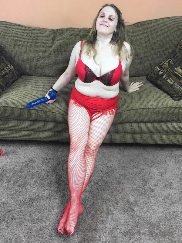 Curvy blonde Alexsis Sweet spreads her chubby legs and toys her pussy  - Chubby, Curvy, MILF, BBW, Amateur, Thick, Spreading, Blonde, Feet, Non Nude  - Photo 1