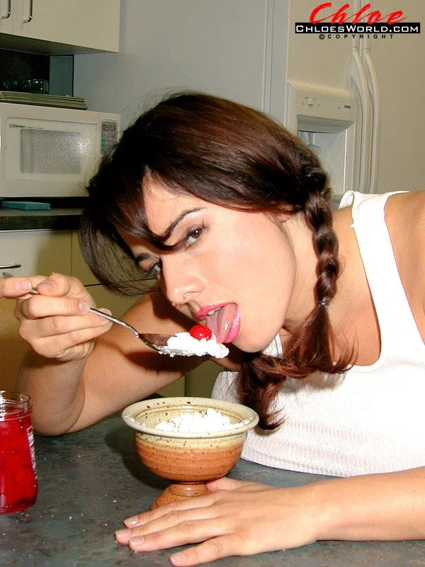 Chloes World performed by Chloe Vevrier Sex Pictures  - Pornstar, Big Tits, Glamour, Natural Tits, Model, Spreading, Feet, Non Nude, Pussy  - Photo 2