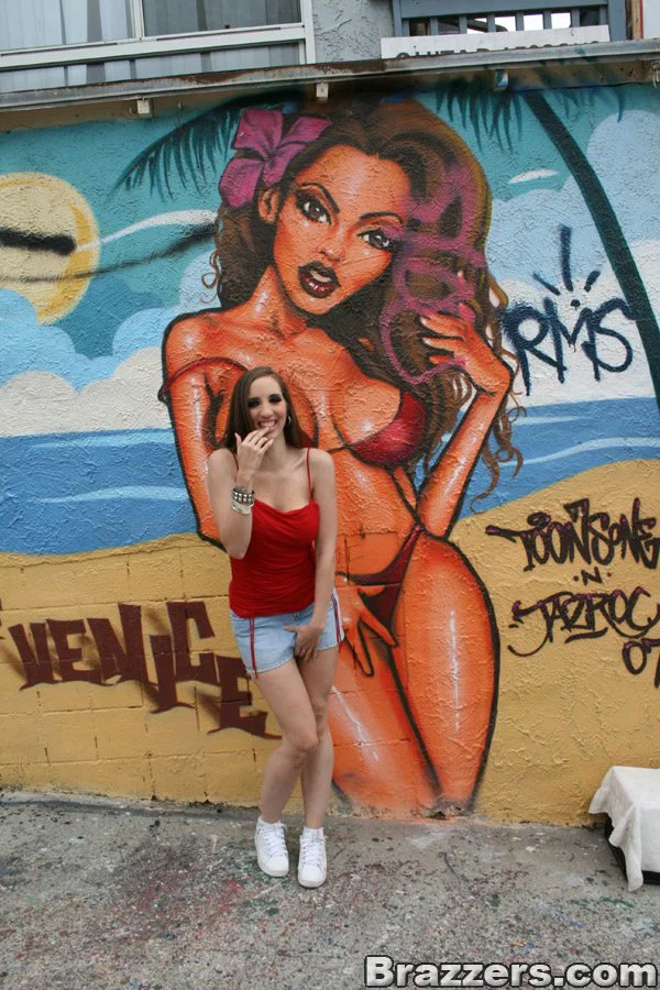 MILF with attractive figure Kelly Divine adores exposing charms outdoors  - Public, MILF, Beach, Ass, PAWG, Upskirt, Outdoor, Spreading, Brunette, Pussy  - Photo 5