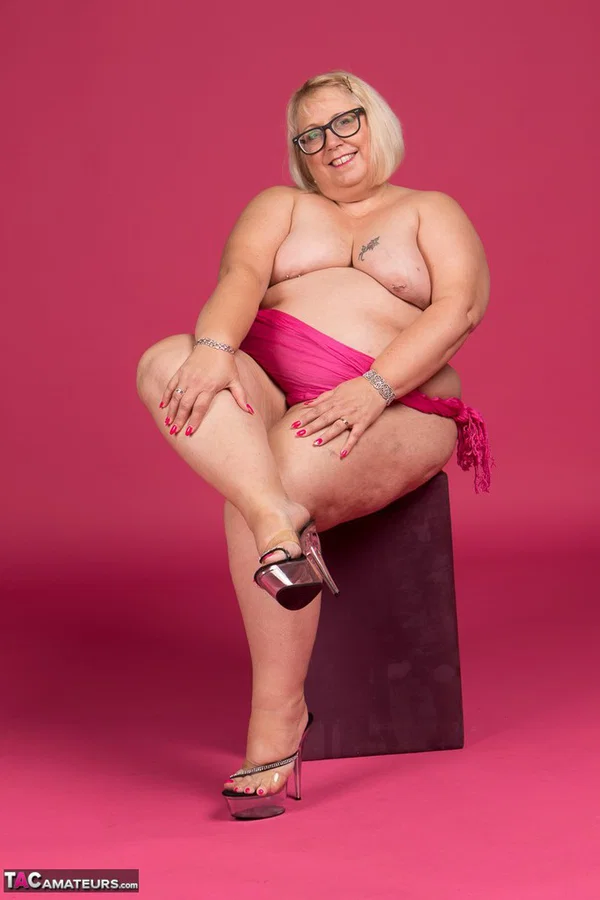 Blonde amateur Lexie Cummings displays her overweight body in high heels  - BBW, Mature, High Heels, Chubby, Glasses, Thick, Short Hair, Curvy, Amateur, Spreading  - Photo 2