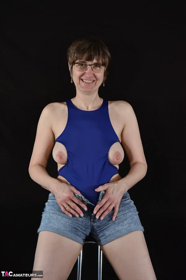 Mature lady Hot MILF looses her natural tits while wearing denim shorts  - Mature, Saggy Tits, Short Hair, Bikini, Glasses, Jeans, Shorts, Clothed, Amateur, Feet  - Photo 14