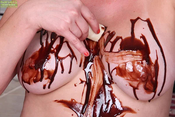 Blonde MILF over 30 Lynn Miller covering nice boobs with chocolate sauce  - Oiled, Blonde, MILF, Nipples, Close Up, Babe, Pussy, Beautiful, Big Tits, Spreading  - Photo 14