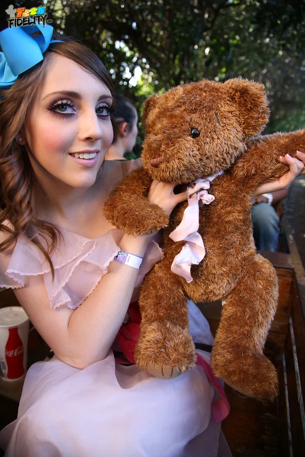 Cute teen girl Nickey Huntsman gets banged in back of van by carnival worker  - Teen, Pussy, Cowgirl, Spreading, Feet, Non Nude, Cute  - Photo 6