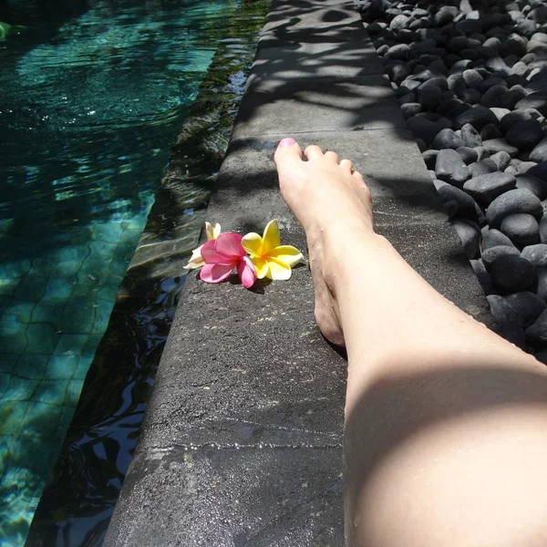 Amateur babe Elite Rose filming her sexy wet feet and toes outdoors  - Feet, Amateur, Close Up, Outdoor, Legs, Non Nude, Pretty, White  - Photo 4