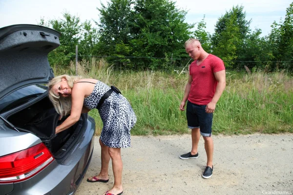 Mature slut Mia gets both her holes fucked by a blonde teen boy outdoors  - Granny, Old Young, Mature, Cougar, Outdoor, Blowjob, Blonde, Teen, Cute  - Photo 1