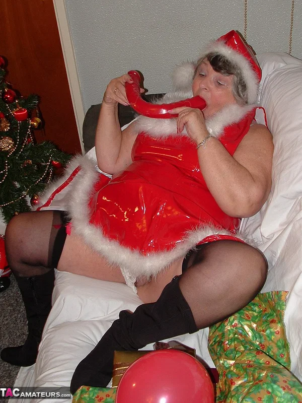 Obese nan Grandma Libby sucks and fucks Santa on a covered couch  - Granny, BBW, Christmas, Amateur, Boots, Saggy Tits, Hardcore, Chubby, Curvy, European  - Photo 5