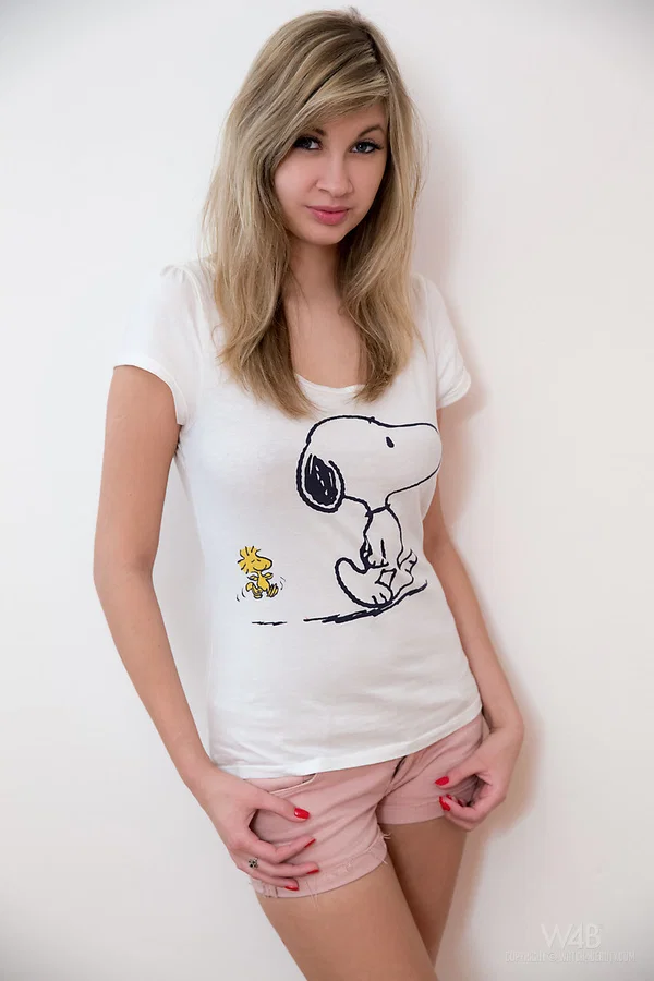 Sexy beautiful teen Holy removes shorts and t-shirt to toy horny little pussy  - Teen, Glamour, Legs, Babe, Shorts, Blonde, Clothed, Pussy, Shaved, Face  - Photo 1
