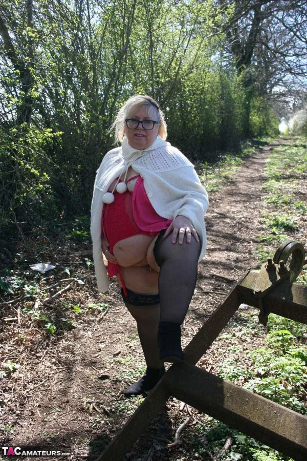British fatty Lexie Cummings unleashes her big ass in a rural location  - Mature, Curvy, Lingerie, Chubby, Amateur, Stockings, Glasses, Thick, BBW, Outdoor  - Photo 8