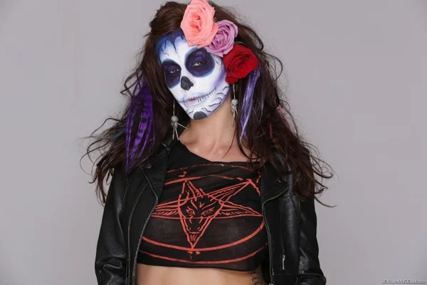 Painted MILF slut Gia DiMarco teases with sexy underboob in hot rocker outfit  - MILF, Pornstar, Brunette, Skinny, Babe, Beautiful, Solo, Non Nude  - Photo 2