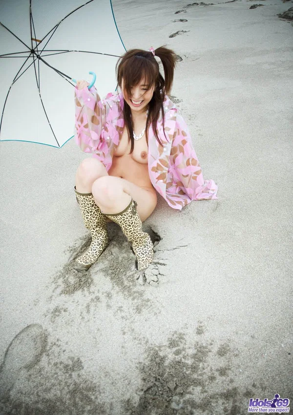 Japanese teen Namiki goes totally nude at various indoor and outdoor locations  - Japanese, Beach, Asian, Hairy, Teen, Outdoor, Cute, Panties, Upskirt, Close Up  - Photo 5