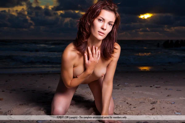 Slender girl Madeline works her bare ass after going nude on a beach  - Beach, Outdoor, Beautiful, Pussy, Tiny Tits, Nipples, Spreading, Shaved, Solo, Ass  - Photo 16