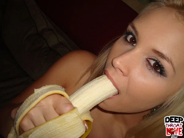 MILF with fake tits Sarah Vandella measures depth of her throat with banana  - MILF, Cute, Teen, Babe, Beautiful, Solo, Blonde  - Photo 12