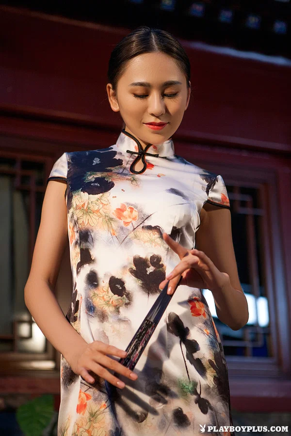 Skinny leggy Chinese teen Wu Muxi uncovers medium tits & pale smooth body  - Asian, Dress, Model, Centerfold, Beautiful, Skinny, Babe, Teen, Sexy, Glamour  - Photo 2