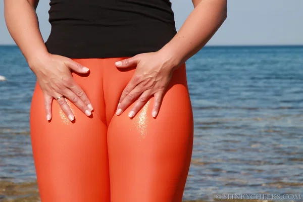Hot MILF Desyra Noir reveals her big tits as she strips to her latex leggings  - German, Yoga Pants, Beach, MILF, Outdoor, Glasses, Ass, White, Big Tits, High Heels  - Photo 3