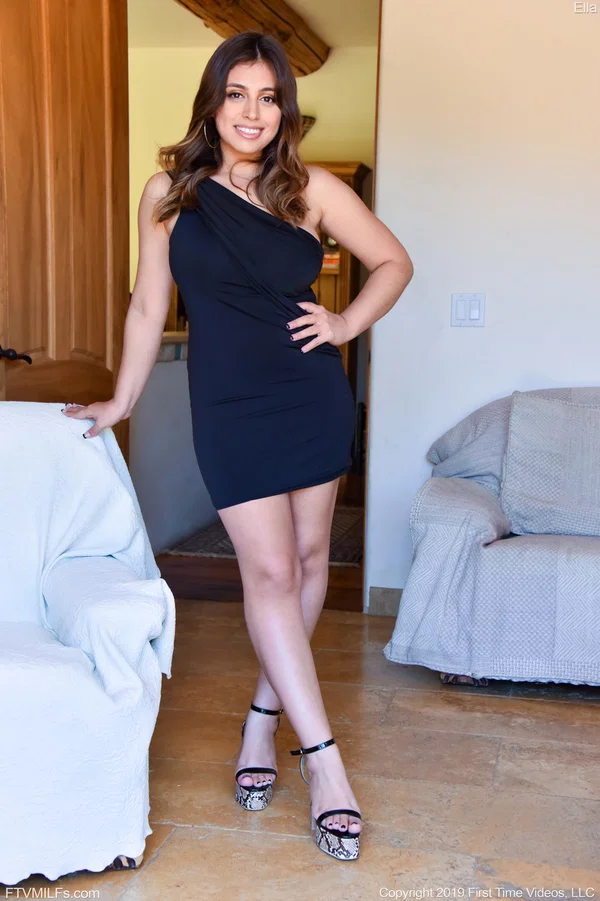 Curvy beauty Ella plays with her amazing natural tits and poses nude  - Curvy, Mexican, Natural Tits, Mom, Big Tits, Latina, Thick, Chubby, Ass, Saggy Tits  - Photo 1