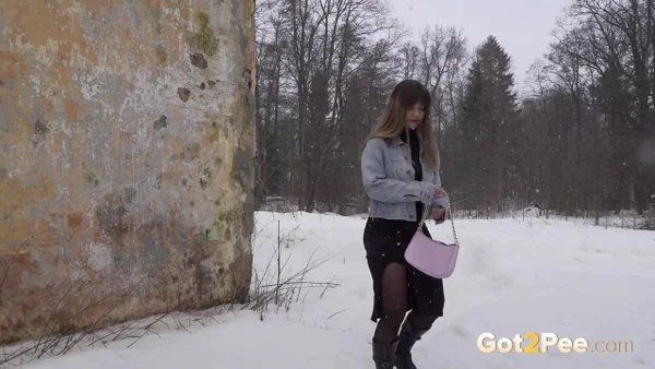 Pretty girl Veronica reveals her shaved pussy while pissing in the snow  - Pissing, Public, Pantyhose, Outdoor, Spreading, Close Up, Skirt, Pussy, Shaved, European  - Photo 2