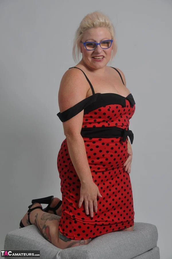 Tattooed blonde Mollie Foxxx removes her dress while wearing glasses  - Mature, Chubby, Thick, Curvy, Lingerie, Glasses, British, Redhead, BBW, Tattoo  - Photo 7