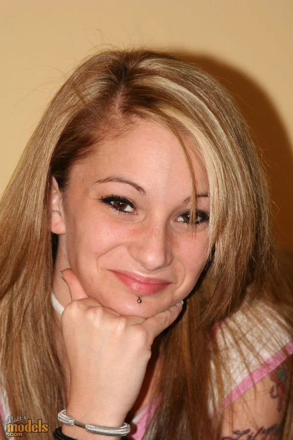 Pretty blonde amateur Leo with pierced lip flashes her naked boob  - Piercing, Face, Amateur, Babe, Tiny Tits, Nipples, Beautiful, Solo  - Photo 10