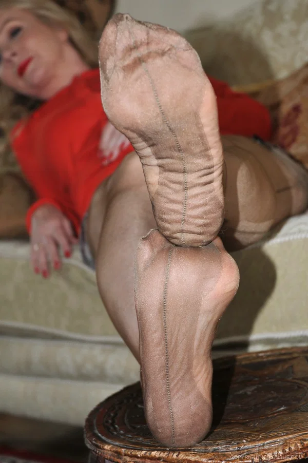 Sexy mature woman Nylon Sue begins to remove her retro nylons  - Mature, Stockings, Feet, Clothed, Panties, Ass, Legs, High Heels, Blonde, Skirt  - Photo 7