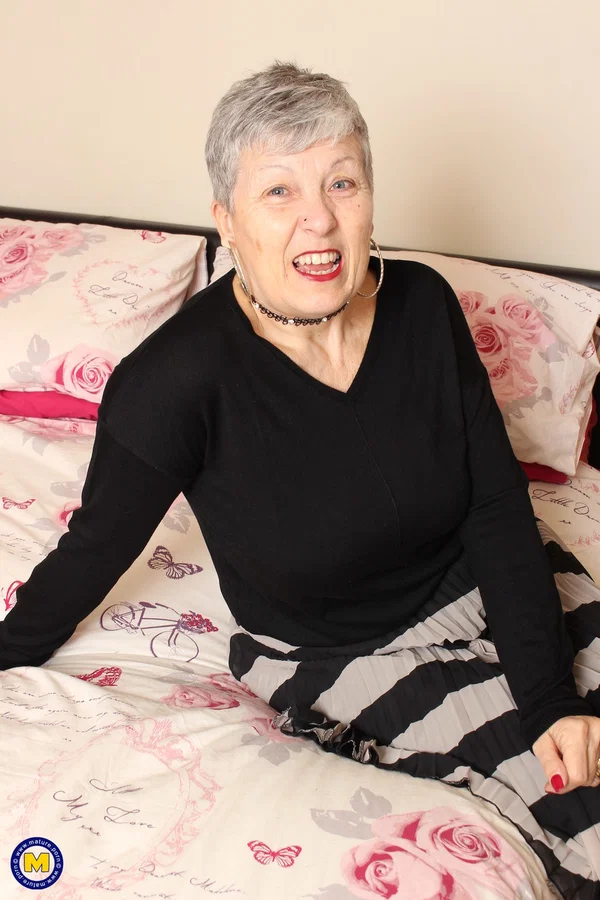 Mature British lady Savana undresses on bed and fools around naked  - Mature, Chubby, Curvy, Upskirt, BBW, Thick, Short Hair, Amateur, British, Clothed  - Photo 3
