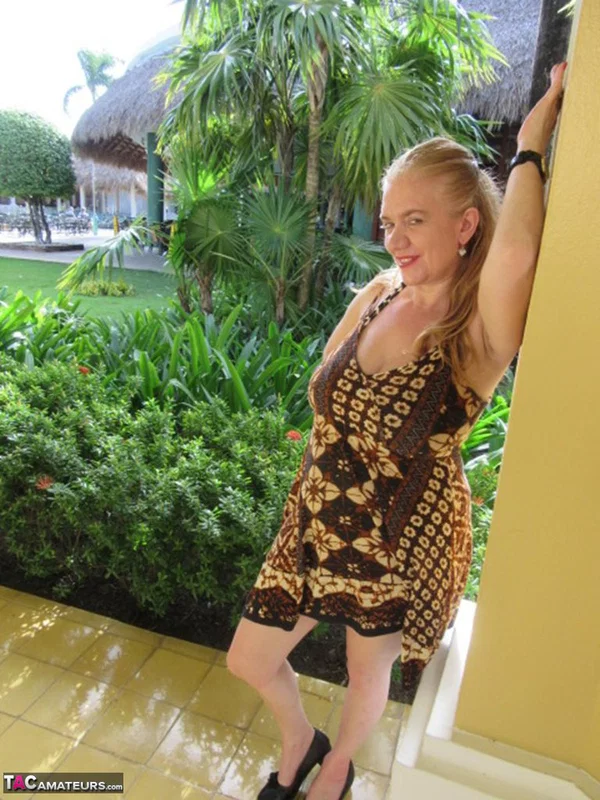 Older UK amateur Lily May sets her large boobs loose while walking on a beach  - SSBBW, BBW, Mature, Skirt, Non Nude, Amateur, Chubby, Beach, Curvy, Blonde  - Photo 16