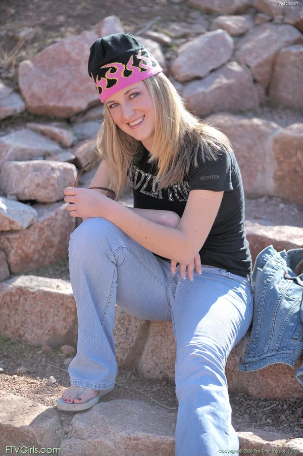 Naughty amateur Madison shows her hard nipples & pink pussy outdoors  - Jeans, Secretary, MILF, Amateur, Blonde, Spreading, Ass, Close Up, Clothed, Outdoor  - Photo 6