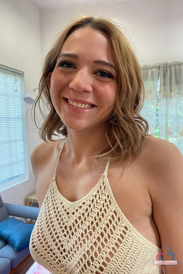 Amateur girlfriend Riley Jean reveals her big tits, hot ass and juicy cunt  - Girlfriend, Amateur, Pussy, Non Nude, Big Clit, Spreading, Feet  - Photo 1