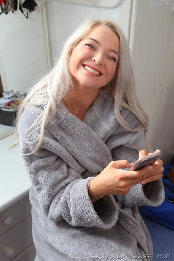 Candid behind the scenes action with pretty girls in varying states of dress  - Reality, MILF, Legs, Stockings, British, Skirt, Amateur, European, Pornstar, Blonde  - Photo 12