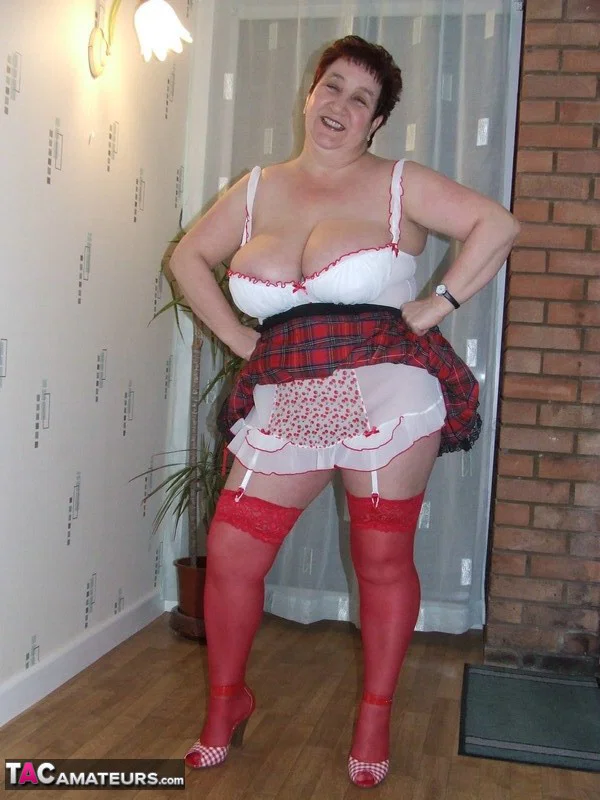 Fat amateur with short hair Kinky Carol exposes her huge tits in red nylons  - SSBBW, BBW, Mature, Saggy Tits, Pussy, Curvy, Chubby, Stockings, Thick, Hairy  - Photo 10