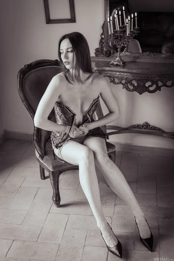 Pale teen Isabella Fox strikes great poses while naked and in a bodystocking  - Ukrainian, Cute, Erotic, Tall, Pale, Model, Sexy, Glamour, Teen, Beautiful  - Photo 19
