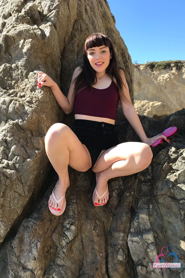 Teen girl Aliya Brynn displays her flexibility while flashing her teen pussy  - Girlfriend, Amateur, Teen, White, Cute, Brunette  - Photo 8