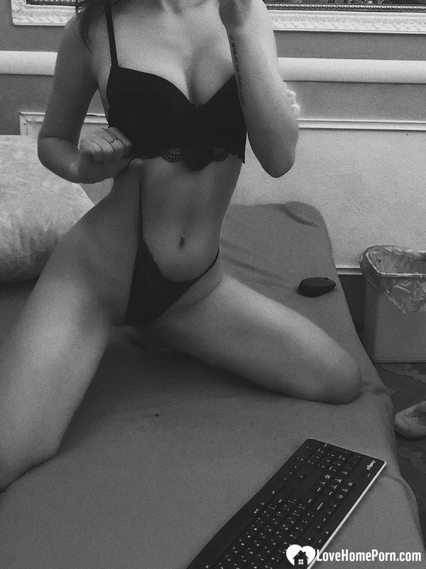 Sweet inked teen Morena Marianotarta strips naked and poses in the mirror  - Homemade, Amateur, Non Nude, Pussy  - Photo 1