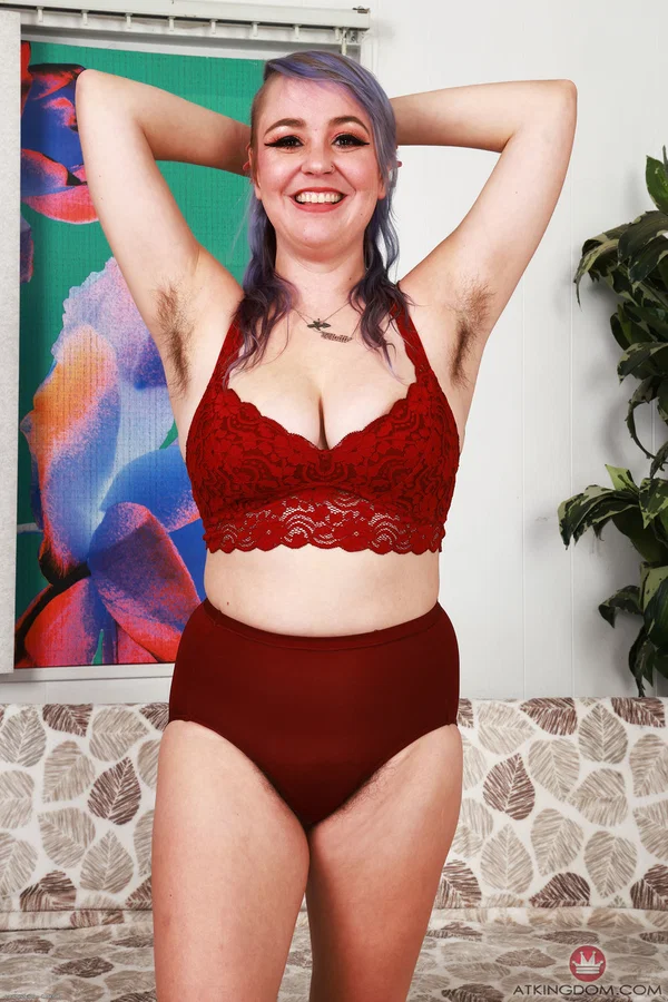 Caucasian chick Bratty Wolfie covers her hairy pussy with her bare legs  - Hairy, BBW, Curvy, Thick, Chubby, Amateur, Pussy, White, Feet, Big Tits  - Photo 3