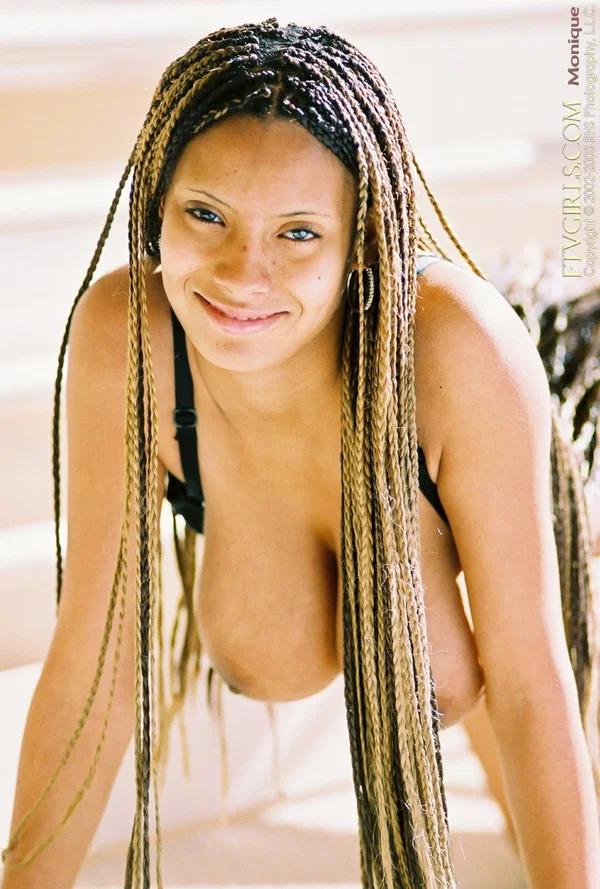 Hottie with dreads Monique uncovers her huge melons and poses outdoors  - Latina, Big Tits, Beautiful, Babe, Outdoor, Lingerie, Panties, Bikini, Sexy, Ass  - Photo 3