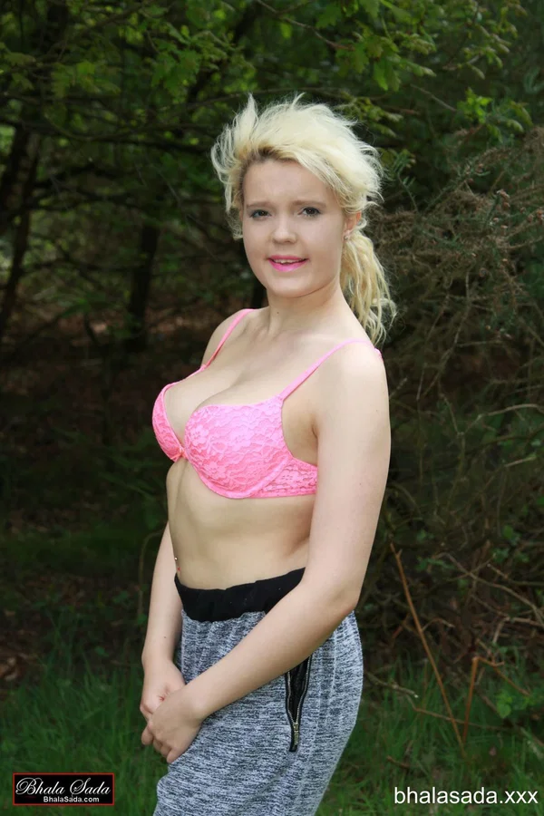 Lovely blonde amateur strips off her jacket and poses in her pink bra & pants  - MILF, Blonde, Babe, Solo, Beautiful  - Photo 2