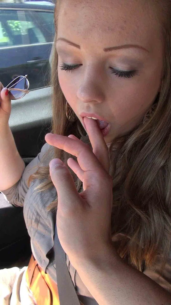 Amateur GF Sissiemaus sucks fingers, cock & masturbates in mobile blowjob  - Amateur, European, Blowjob, Outdoor, Non Nude  - Photo 4