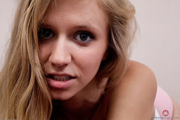 Cute blonde teen Rachel James exposes her skinny body and inviting pussy  - Teen, Petite, Skinny, Amateur, Blonde, Cute, White  - Photo 9