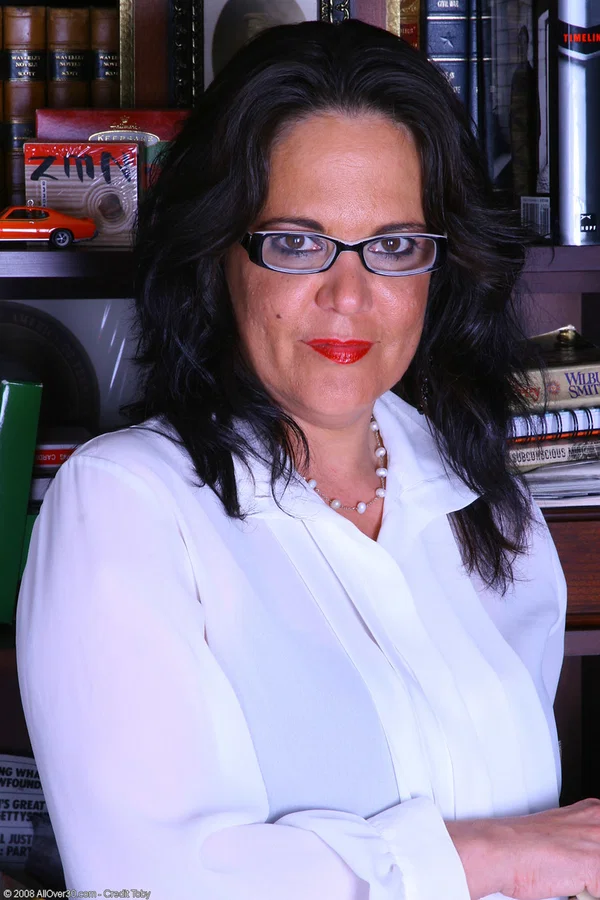 All Over 30 performed by Daliah XXX Pictures  - Mature, Chubby, MILF, BBW, Curvy, Thick, Pussy, Amateur, Undressing, Glasses  - Photo 2