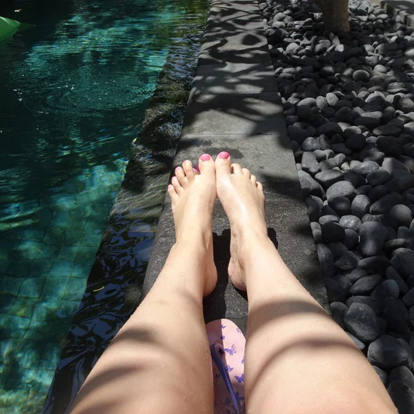Amateur babe Elite Rose filming her sexy wet feet and toes outdoors  - Feet, Amateur, Close Up, Outdoor, Legs, Non Nude, Pretty, White  - Photo 13