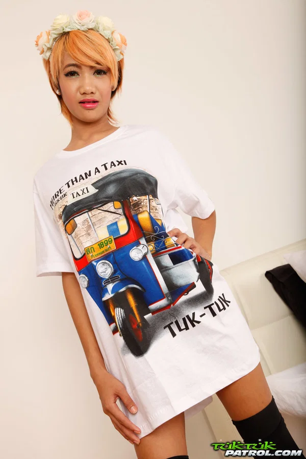 Asian cutie Omsin poses for the camera in a shirt and knee socks  - Asian, Amateur, Short Hair, Non Nude  - Photo 15