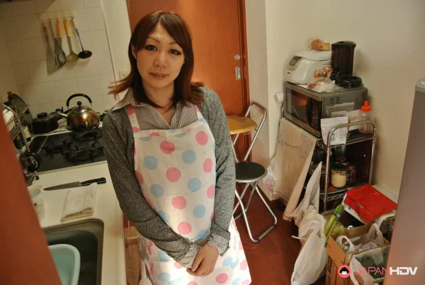 Japanese housewife Eri Fujino shows her tits and ass in an apron  - Japanese, Asian, Ass, PAWG, Babe, Beautiful, Solo, Brunette, Non Nude, Tiny Tits  - Photo 9