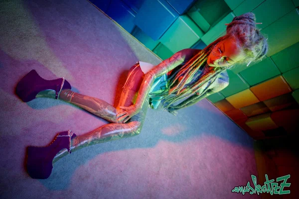 Tattooed freak Anuskatzz masturbates with toys in cantilever heels  - Latex, Glasses, Piercing, Fetish, Tattoo, Pigtails, High Heels, Dildo, Masturbation, Spreading  - Photo 2