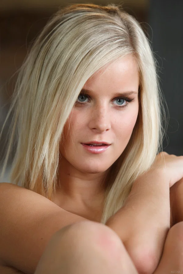 Young blonde strips off her clothes to pose totally naked on a table  - Glamour, Model, Teen, Amateur, Blonde, Pretty, Sexy, Cute, Beautiful, Solo  - Photo 21