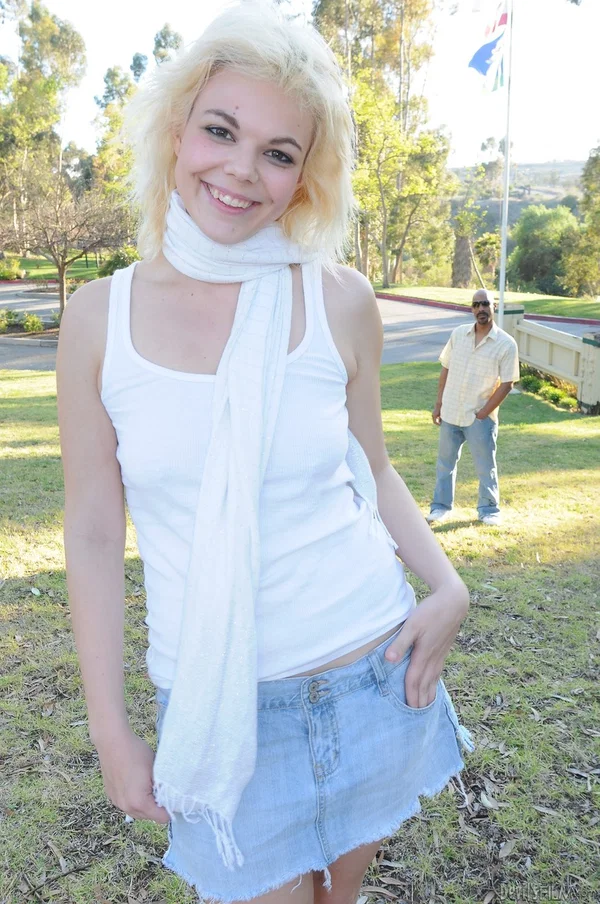 Blonde babe with big round ass Alice Frost gets smacked by black stepdad  - Granny, Mom, Family, Teen, Pornstar, Cute, Outdoor, Brunette, Blowjob, Pussy  - Photo 15