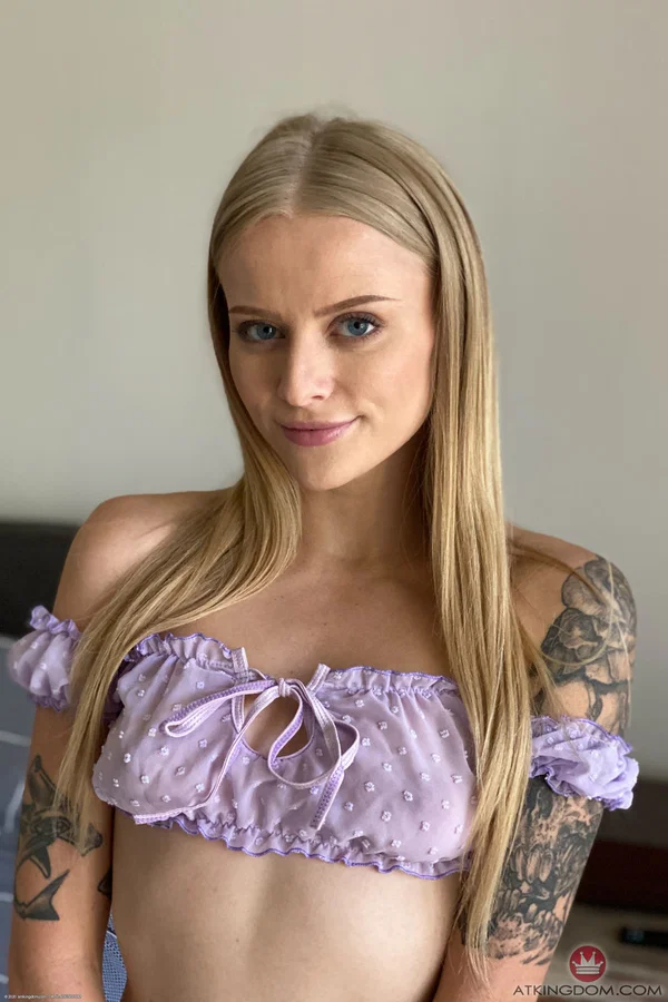 Inked amateur babe Paris White exposing her feet and holes up close  - Public, Asshole, Pussy, Panties, Amateur, Petite, Close Up, Feet, Teen, Beautiful  - Photo 3