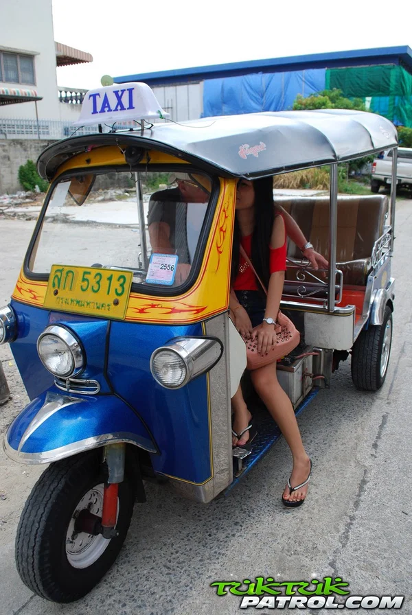 Pretty Asian Bew rides in a tuk tuk while showing her hot legs in booty shorts  - Thai, Mom, Asian, Amateur, Sexy, Tall, Skinny, British  - Photo 14
