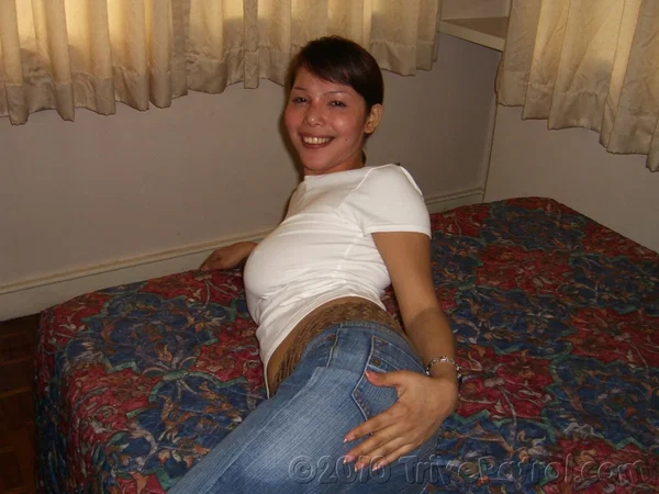 Filipina first timer cups her big naturals after undressing on a bed  - Filipina, Pinay, Asian, Amateur, Hairy, POV, Short Hair, Nipples, Big Tits, Ass  - Photo 17