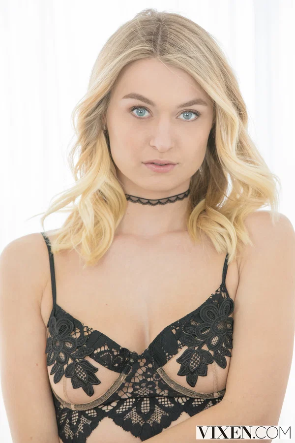 Blonde look-alikes Natalia Starr and Kylie Page share a delicious dick  - Polish, Blonde, Groupsex, Lingerie, Teen, Doggy Style, Cute, Pussy, Cowgirl, Ass Fucking  - Photo 1